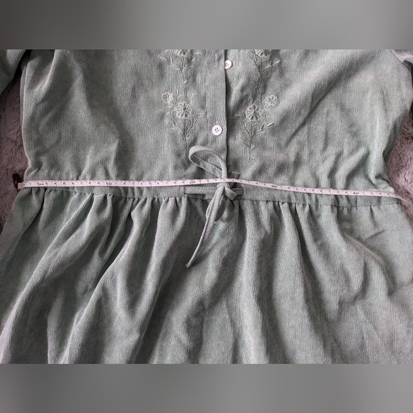 Classic embroidery dress - Picture 6 of 6